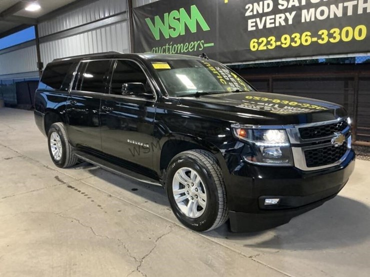 2018-chevrolet-suburban-suv-image-2