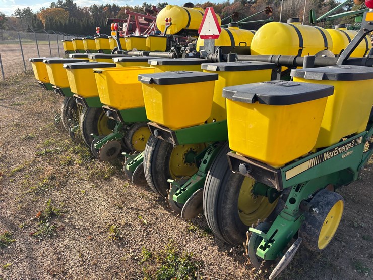 #1949-•-john-deere-7200-conservation-16-row-planter-image-29
