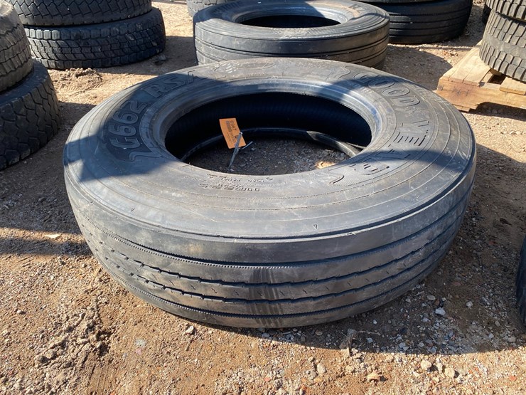#6967-•-(1)-goodyear-g662-rsa-11r22.5-commercial-truck-tire-image-1