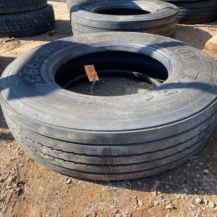 #6967 • (1) Goodyear G662 RSA 11R22.5 Commercial Truck Tire