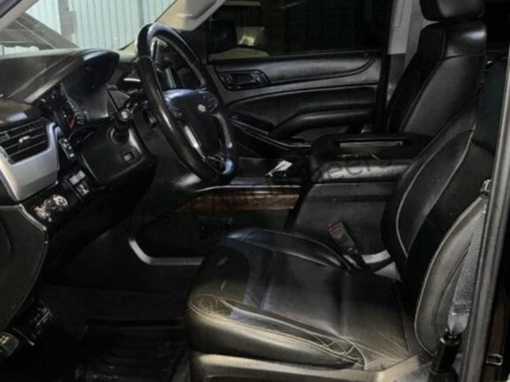 2018-chevrolet-suburban-suv-image-22