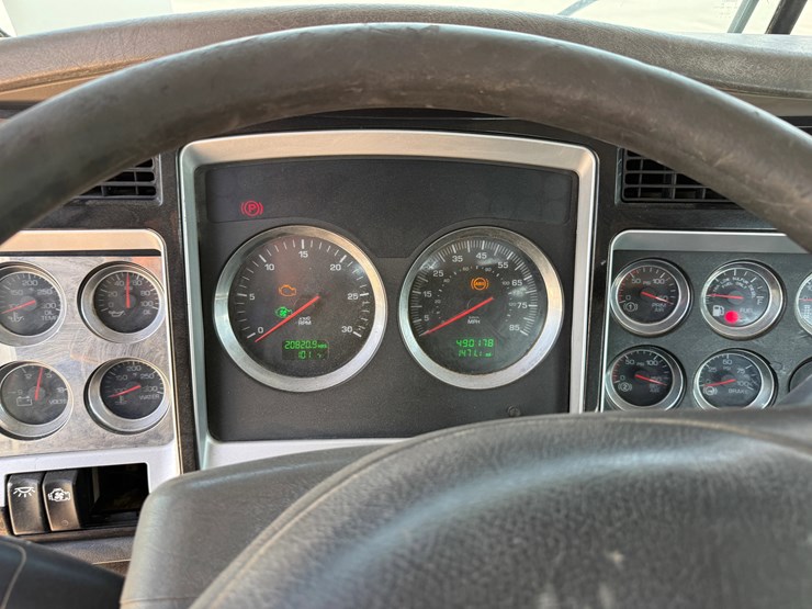 2009-kenworth-t800-image-21