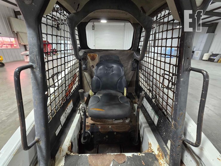 2013-bobcat-t110-image-13