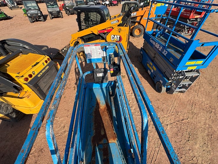 #1921-•-2018-genie-gs-1930-electric-scissor-lift-image-21