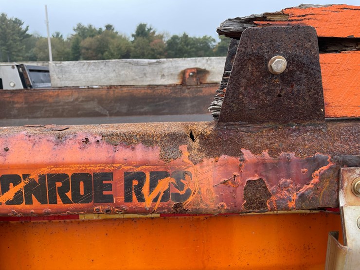 #3729-•-16'-salter-and-sand-box-with-conveyor-bottom-image-27