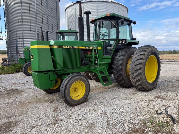 1980-john-deere-4440-tractor,-7,995-hours,-540-and-small-1000pto,-front-fuel-tank,-full-rack-front-weights,-hammer-strap,-side-step,-quad-range,-18.4x38,-quick-hitch,-2-remotes,-s/n--4440w037072-image-3