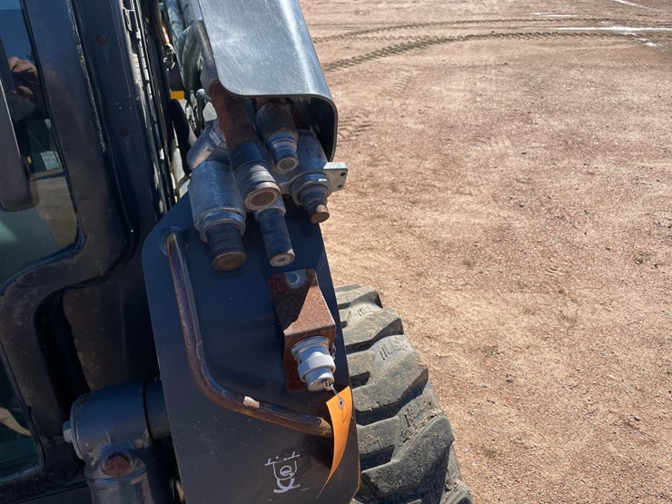 #1080-•-2015-new-holland-l230-skid-steer-image-25