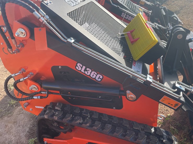 #3211-•-2026-skid-steer-loader-image-15