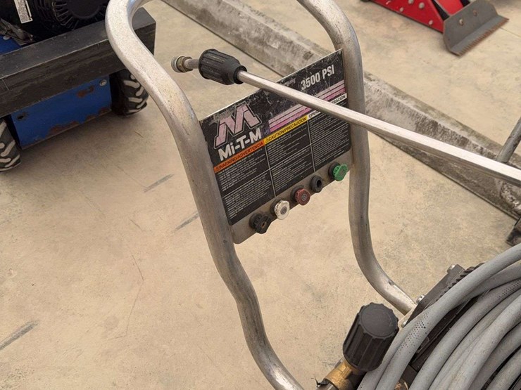 2018-mi-t-m-pressure-washer-3500-psi,-model-ca35041mah,-gas,-comes-with-hose-&-wand,-s/n--2615573-image-3