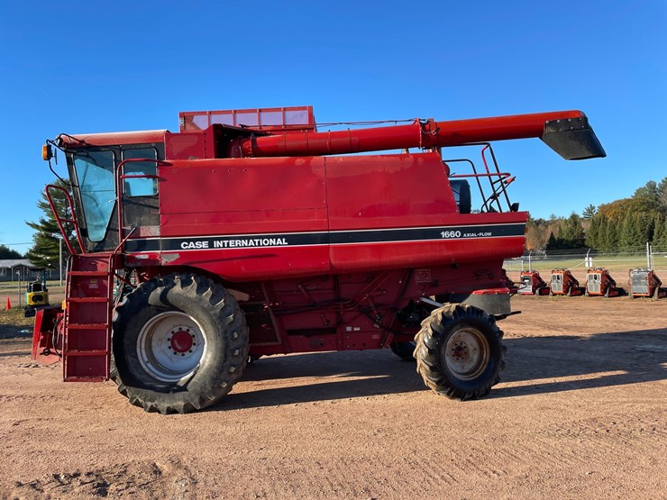#1898-•-1991-ih-1660-axial-flow-combine-image-11