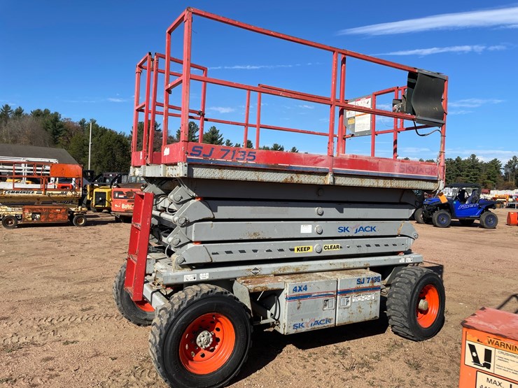 #1878-•-skyjack-sj7135-4x4-off-road-scissor-lift-image-4
