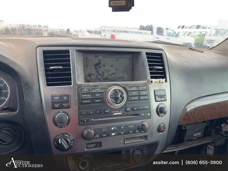 2011-nissan-armada-image-25