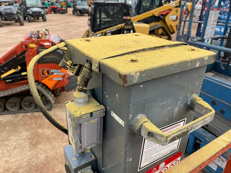 #1922-•-2017-skyjack-sj12-electric-man-lift-image-18