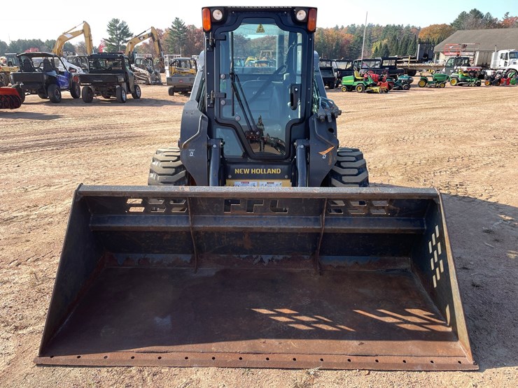 #1905-•-new-holland-l228-skid-steer-image-2