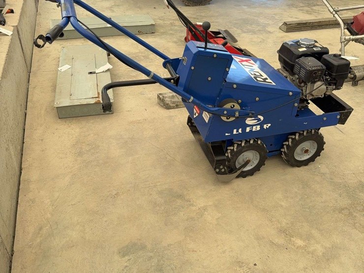 2018-bluebird-sod-cutter,-model-sc550,-gas,-18”-cutting-blade-image-2