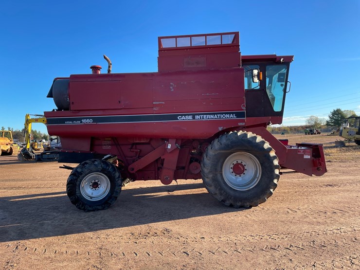 #1898-•-1991-ih-1660-axial-flow-combine-image-6