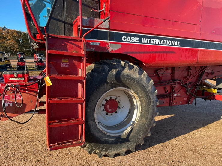 #1898-•-1991-ih-1660-axial-flow-combine-image-16