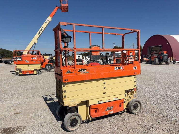 2015-jlg-26’-scissor-lift-(7e)-model-2632es,-battery-operated,-26’-reach,-non-marking-tires,-s/n--0200240038-image-3