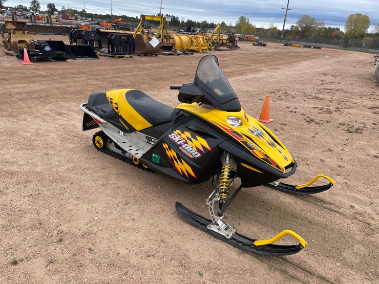 #1053-•-2004-mxz-500ss-ski-doo-snowmobile-(has-current-reg.-card)-image-13
