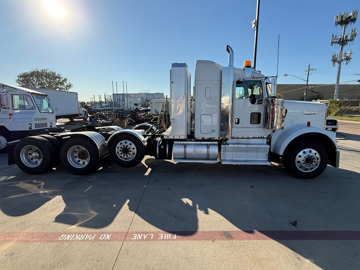 2012-kenworth-w900-tri-axle-heavy-haul-truck-image-5
