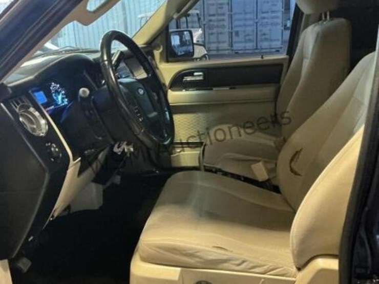 2015-ford-expedition-suv-image-21