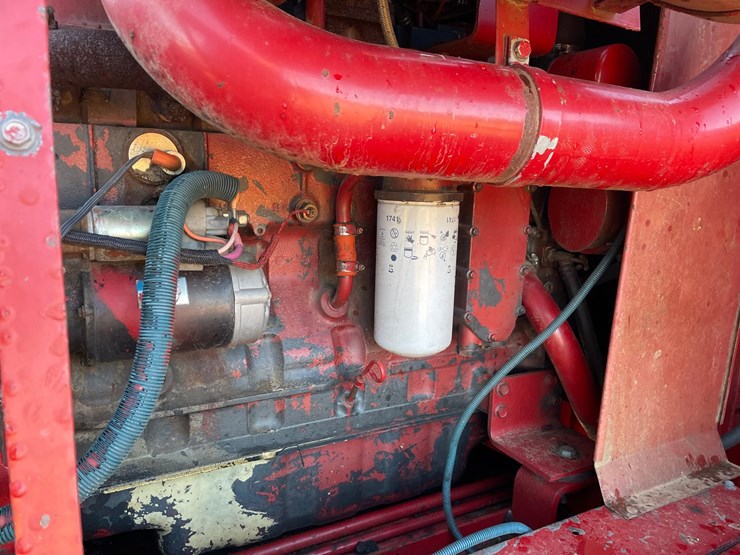 #1898-•-1991-ih-1660-axial-flow-combine-image-42