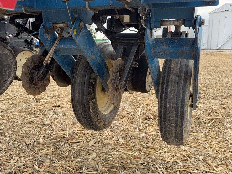 kinze-3600-planter,-16/31-box-fill,-no-tills,-corn-and-soybean-meters,-ground-drive,-markers,-kpm-iii-monitor,-fold-box,-s/n--624526-image-10