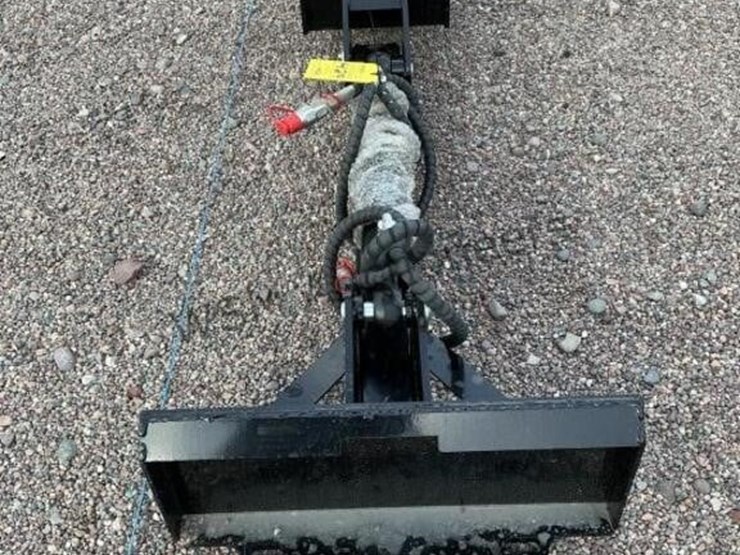 2026-giyi-digging-arm-for-stand-up-skid-steer-image-5