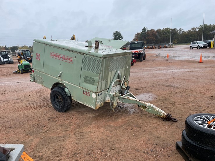 #1855-•-gardner-denver-towable-air-compressor-image-11