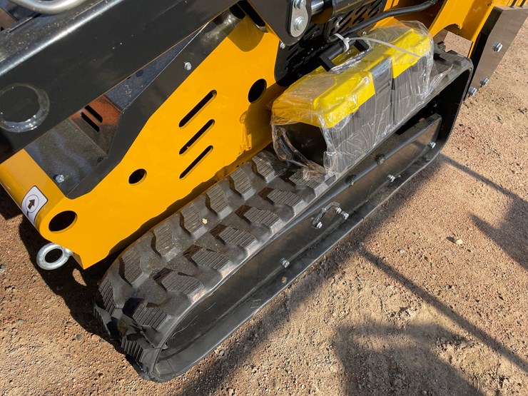 #3236-•-cfg-kjt27-skid-steer-loader-image-9