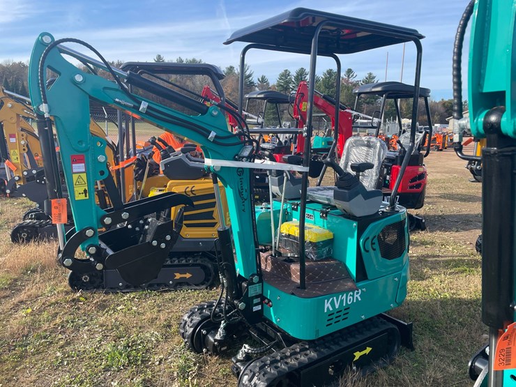 #3227-•-2026-cfg-kv16r-mini-excavator-image-1