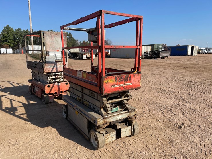 #1908-•-skyjack-sj113-3219-electric-scissor-lift-image-5