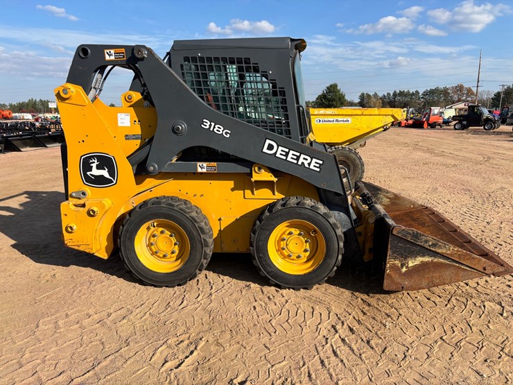 #1078-•-2023-john-deere-318g-wheeled-skid-steer-image-4