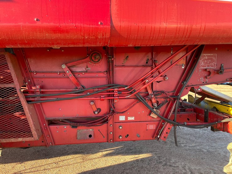 #1898-•-1991-ih-1660-axial-flow-combine-image-21