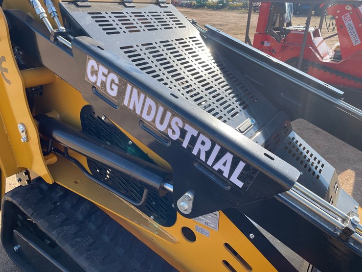 #3236-•-cfg-kjt27-skid-steer-loader-image-13