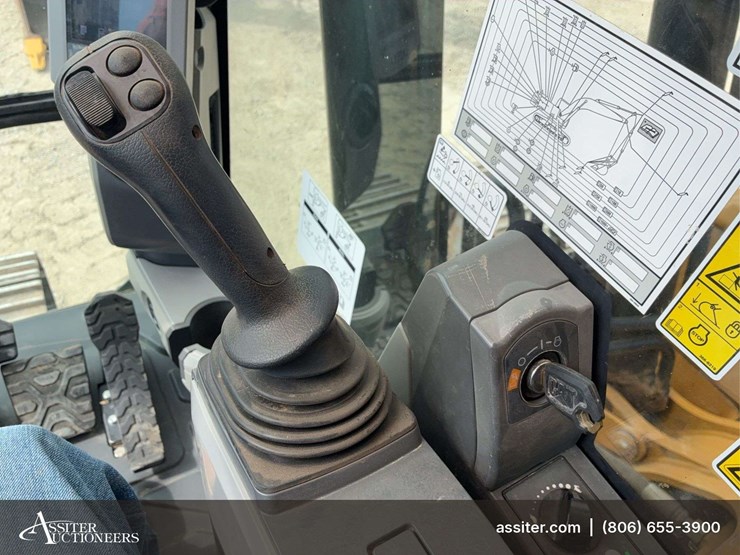 2017-caterpillar-323-image-20