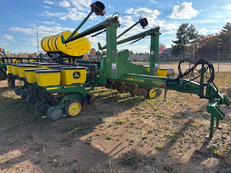#1948-•-john-deere-7200-16-row-planter-image-3