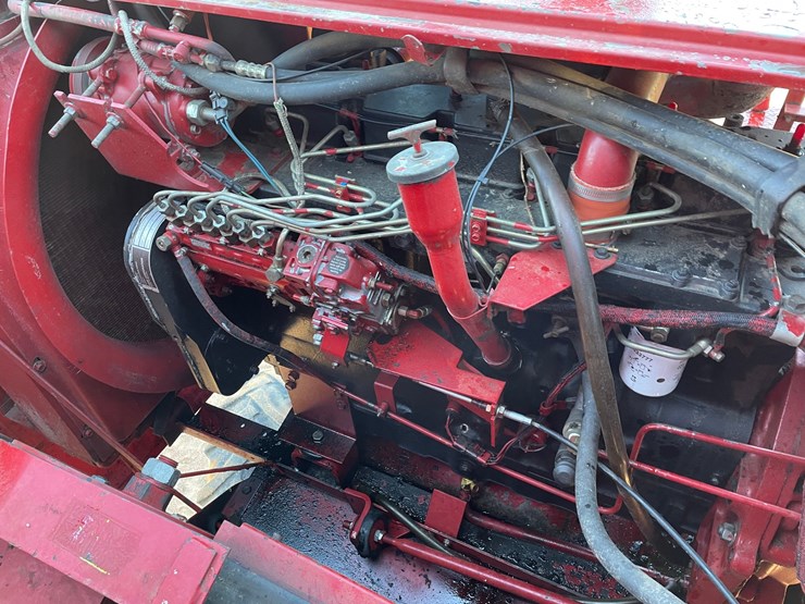 #1898-•-1991-ih-1660-axial-flow-combine-image-48