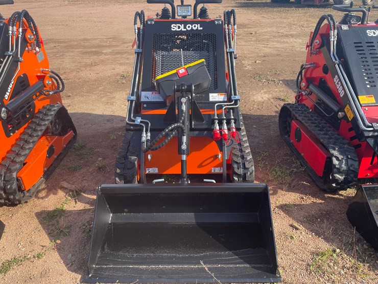 #3211-•-2026-skid-steer-loader-image-2