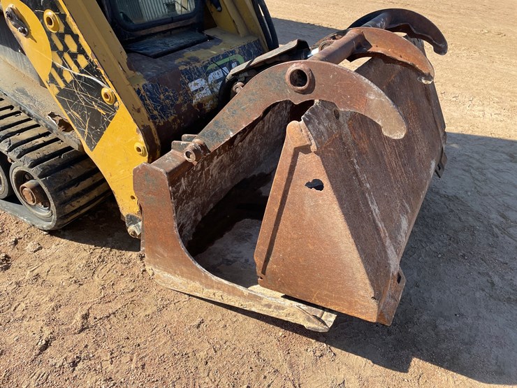 #1071-•-2017-asv-rt-30-tracked-skid-steer-image-11