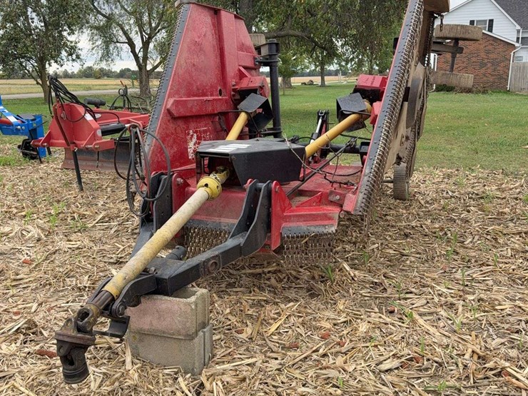 bushog-15ft-batwing-mower,-big-1000pto,-hyd-fold-and-raise,-laminated-tires-image-1