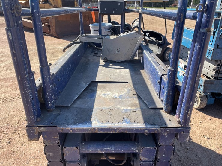 #1876-•-upright-scissor-lift-image-5