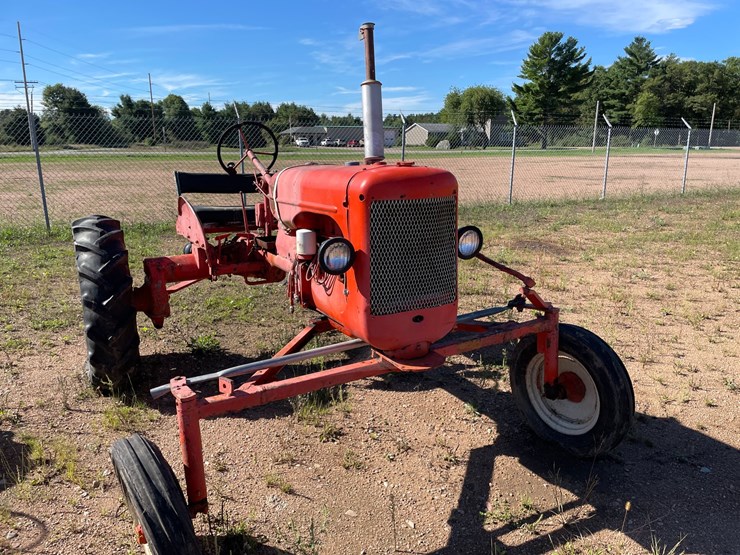 #1951-•-allis-chalmers-b-wide-tractor-image-4