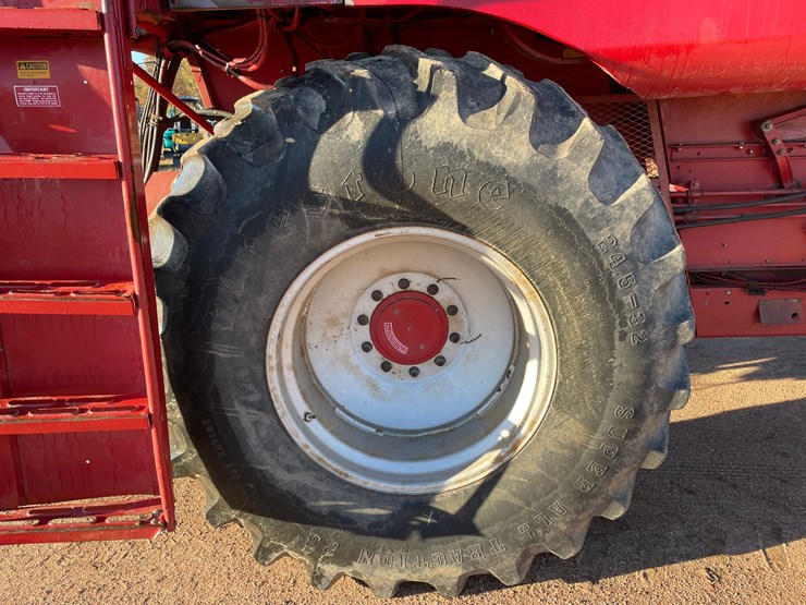 #1898-•-1991-ih-1660-axial-flow-combine-image-17