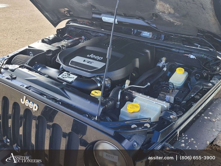 2015-jeep-wrangler-unlimited-sahara-image-19