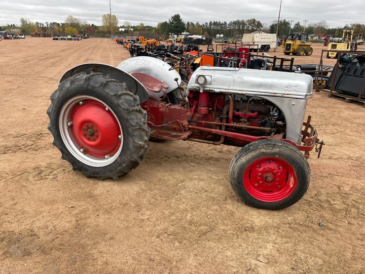 #1856-•-ford-tractor-image-14