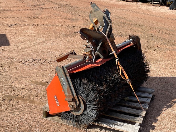 #1019-•-kubota-f2400-4wd-tractor-with-attachments-image-79