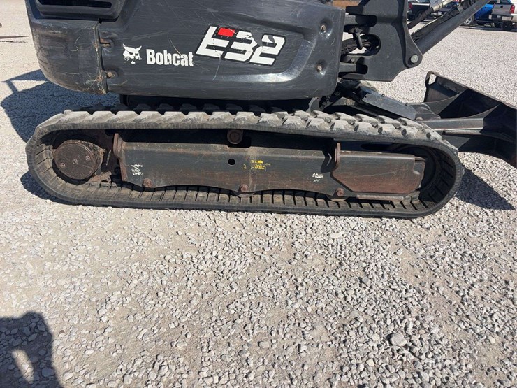 2021-bobcat-e32-tracked-mini-excavator,-2,213-hours-,-diesel,-with-hyd-thumb,-comes-with-20”-smooth-bucket,-s/n--b3y115533-image-9