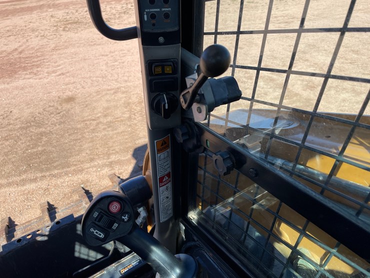 #1958-•-2014-case-sr220-skid-steer-image-16