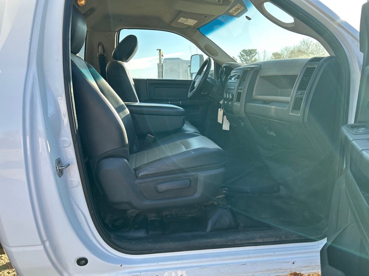 #6901-•-2011-ram-5500-heavy-duty-service-truck-(has-wi-title)-image-51